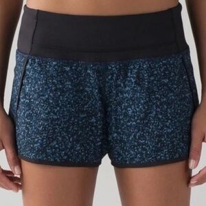 Lululemon 2" Speed Up Shorts in Daisy Dust Illuminight Blue/Black
